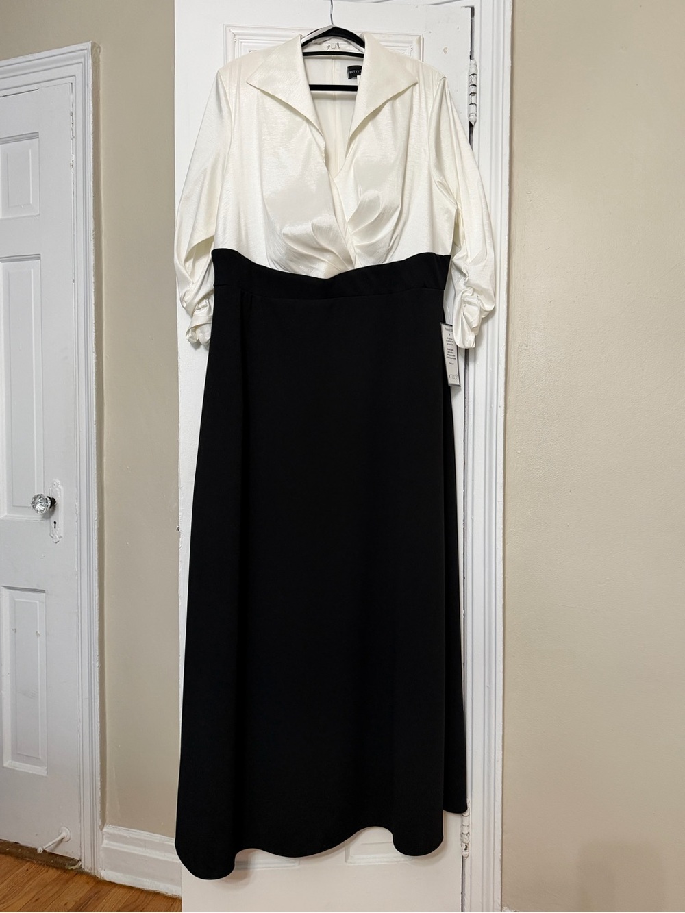 Elegant Two-Tone White and Black Wedding Dress